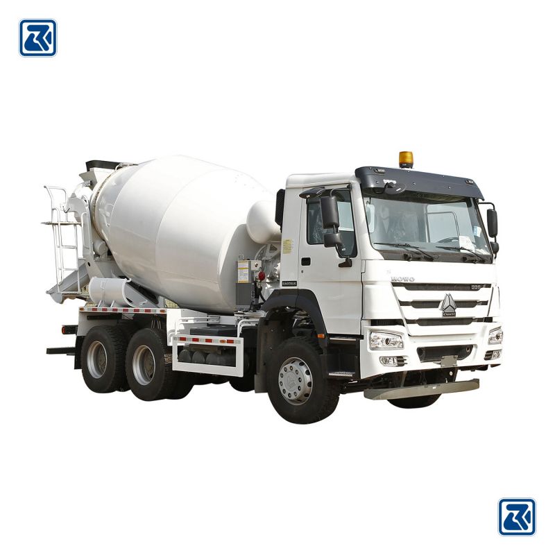 Vue frontale et latérale du camion malaxeur à béton Howo 6X4 de SINOTRUK, montrant la structure opérationnelle du malaxeur.