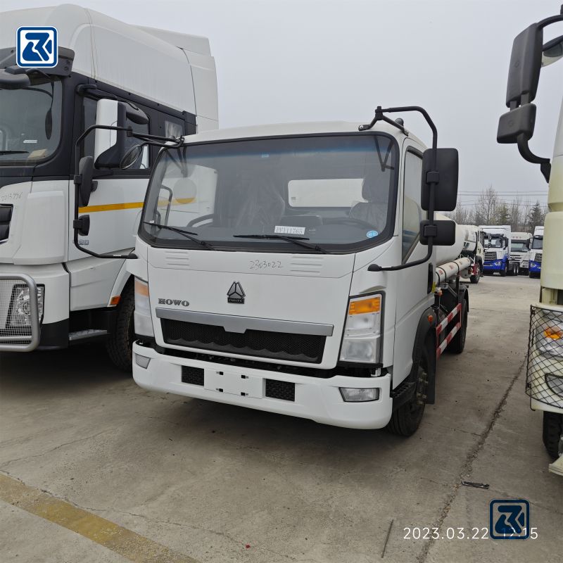Vue avant du camion cargo léger SINOTRUK HOWO 4x2