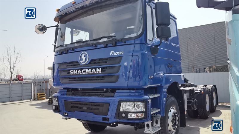 Vue frontale d'un camion tracteur Shacman F3000 6X4 bleu, avec un pare-chocs avant robuste.