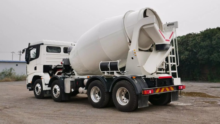 SHACMAN X3000 Mixer Truck 8X4 (2)